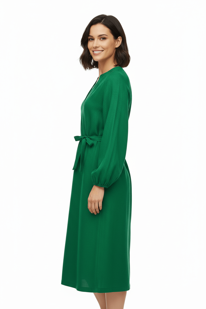 Женское изумрудное шелковое платье: вечерняя роскошь и безупречная элегантность